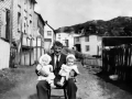 Daniel-Flynn-with-twins-Billy-and-Gerald-Seward_Grayscale