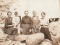 L-R Caroline Gregory(Green),  Winston Churchill. Rachael  Green(Whalen), Charles Green and Clementine  Carter (Green). (Photo donated by Jennifer Sturge)